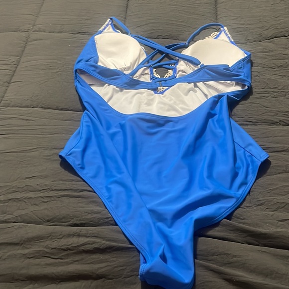 Cupshe blue bathing suit with lacy detail - Picture 2 of 2